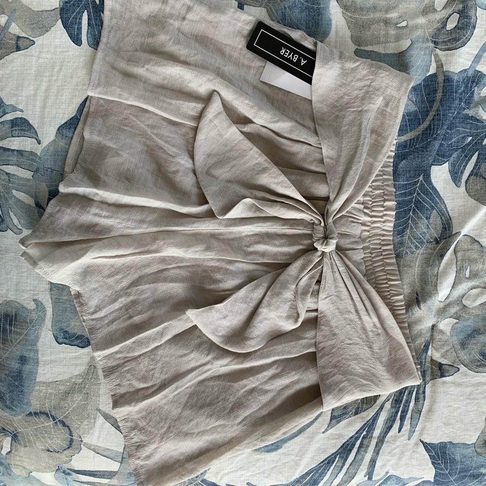 A. Byer Tie-Front Shorts, Size medium